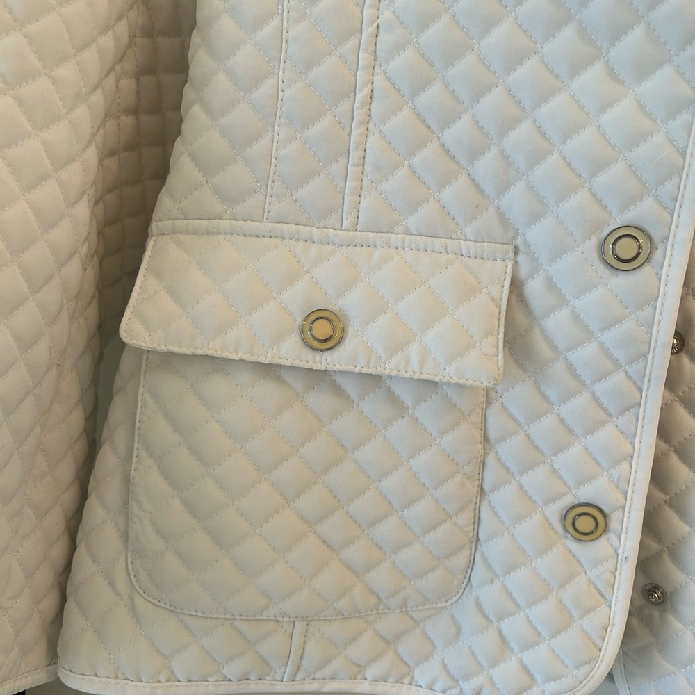 STAY WARM & COZY Women's Quilted White Jacket - Picture 4 of 12